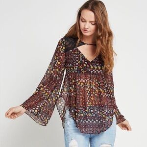 BCBGeneration women floral blouse size 8, bell sleeves sheer multicolor
